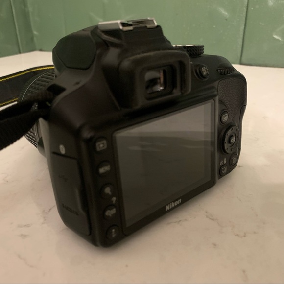 NIKON D3400 Camera - Picture 4 of 5